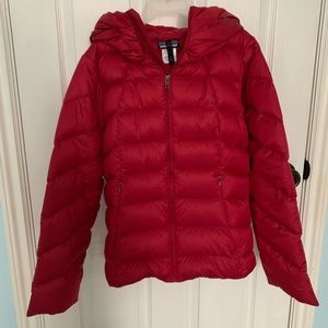 Patagonia Women’s Down Sweater Hoody down, size small in colour Roamer Red.